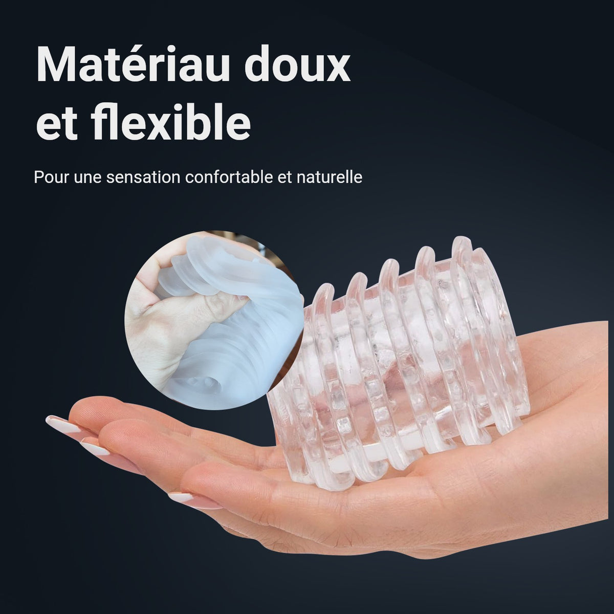 Masturbateur Pocket Shot en matière souple et flexible, posé sur une main