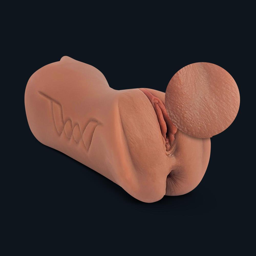 Gros plan sur la texture de peau de Lisa, détail agrandi